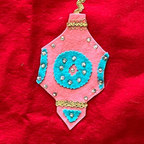 Vintage Handmade Felt Christmas Tree Skirt // Red & Green Pompom Trim - Picture 7 of 8